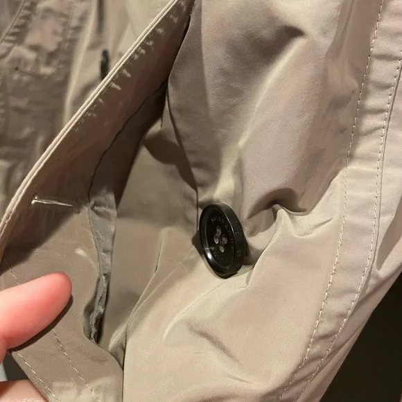 Burberry Hooded Short Showerproof Trench
Coat - Picture 6 of 16